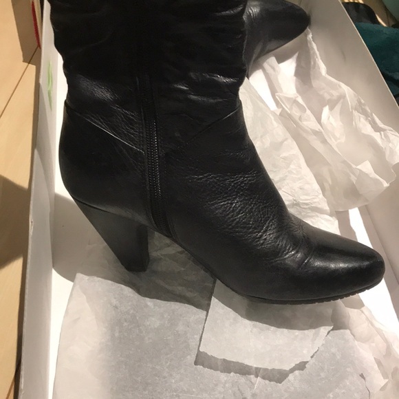 black tall boots leather pointed toe rounded - Picture 4 of 5